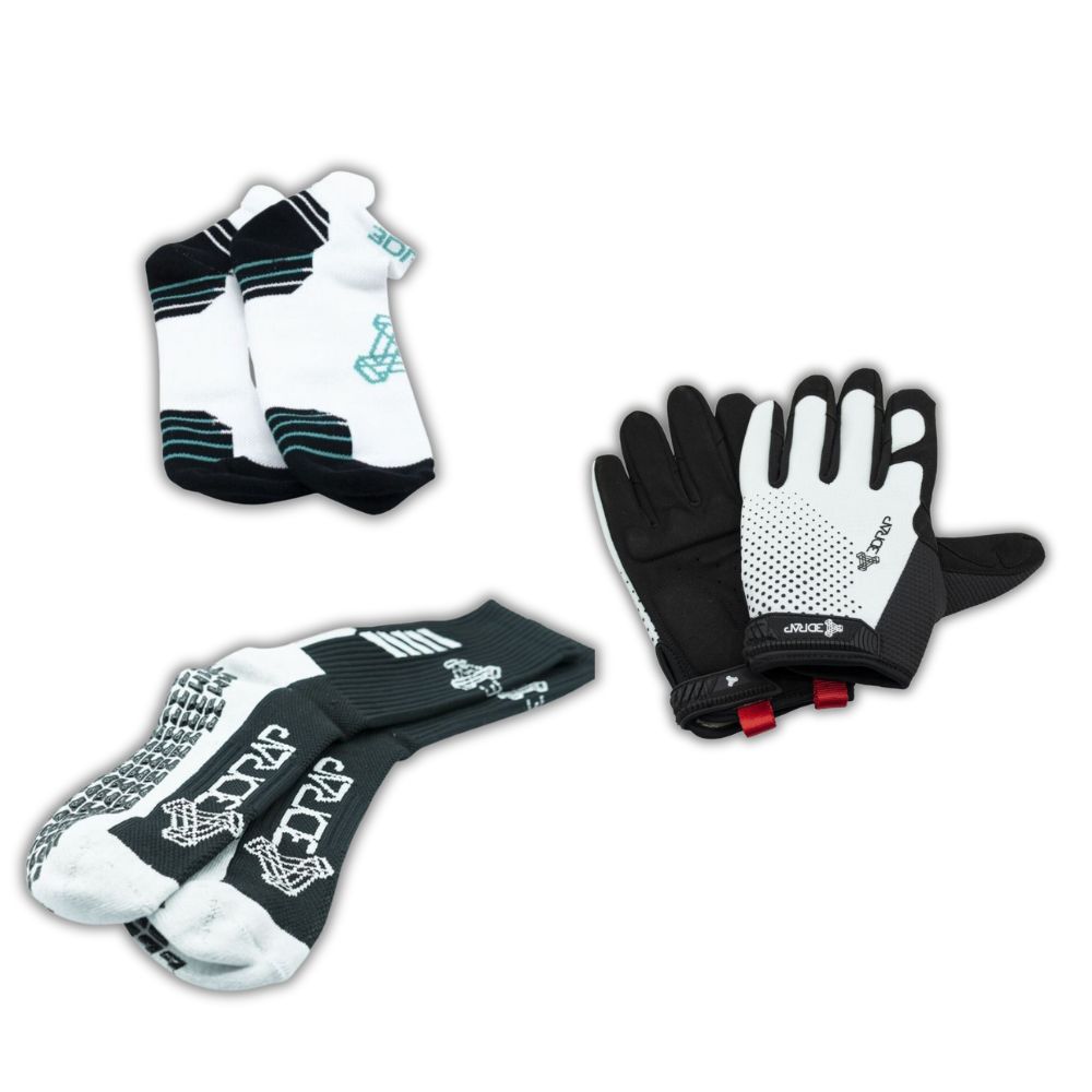 SimRacing PRO Grip Gloves and Socks / Guanti PRO Grip e Calzini &#8211; The perfect grip on SimRacing Steering Wheel and Pedals – Vota and nGasa accessories