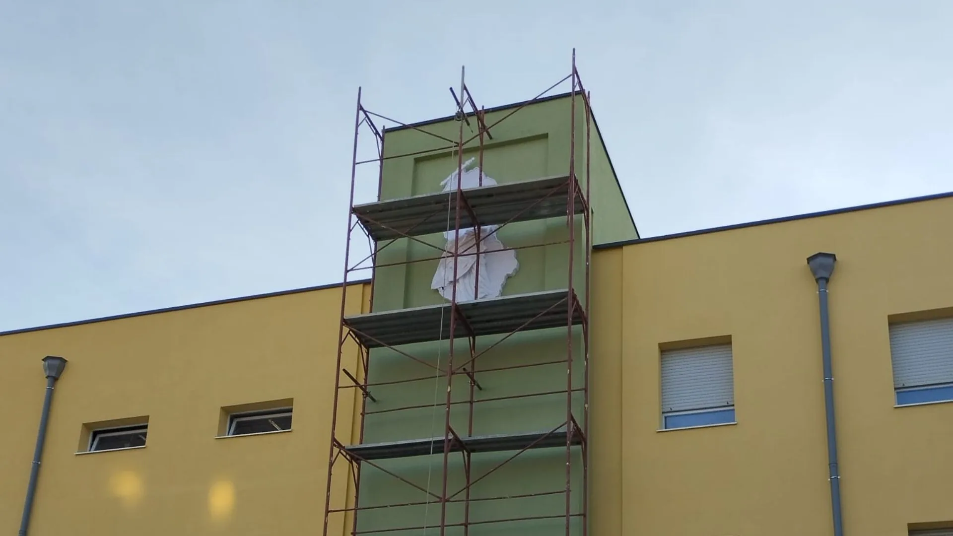 Installazione dell'opera di Maria Ausiliatrice